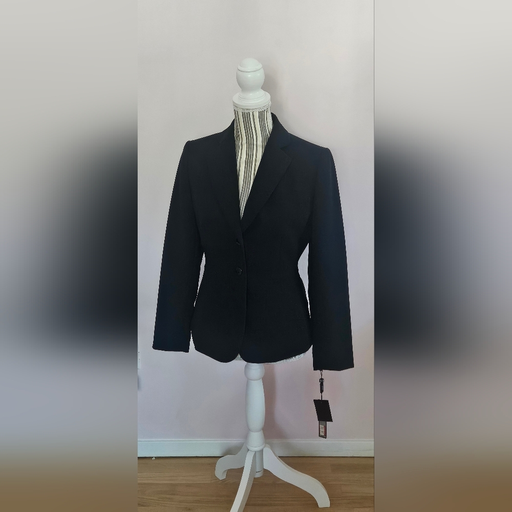 Tahari Black 2-Piece Suit (2P)